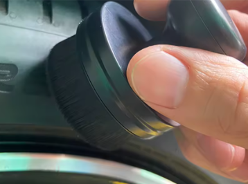 BlackShine Pro – Die All-in-One Reifen- & Auto-Glanzbürste